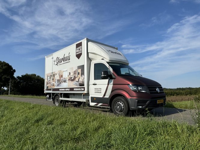 sfeerhuis_vrachtwagen_voor-zeikant-rechts_carwrap_Groesbeek-Oeffelt